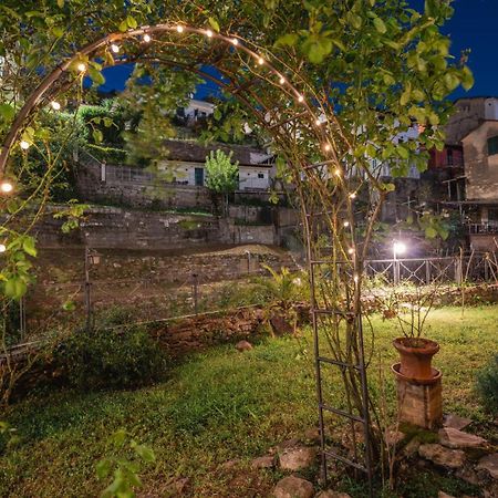 Bed and Breakfast La Casa Delle Pietre Parlanti - Casa In Pietra Ai Piedi Del Parco Delle 5 Terre Biassa Экстерьер фото