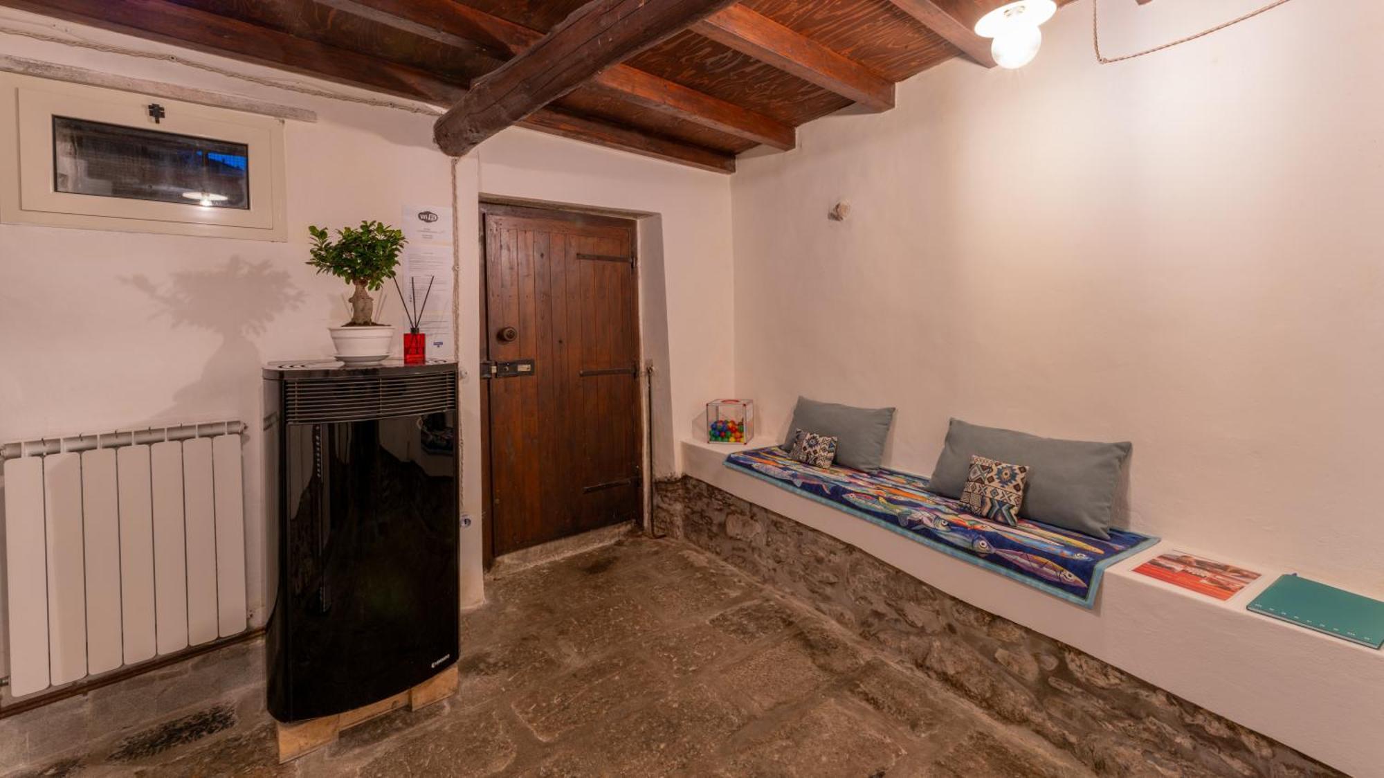 Bed and Breakfast La Casa Delle Pietre Parlanti - Casa In Pietra Ai Piedi Del Parco Delle 5 Terre Biassa Экстерьер фото